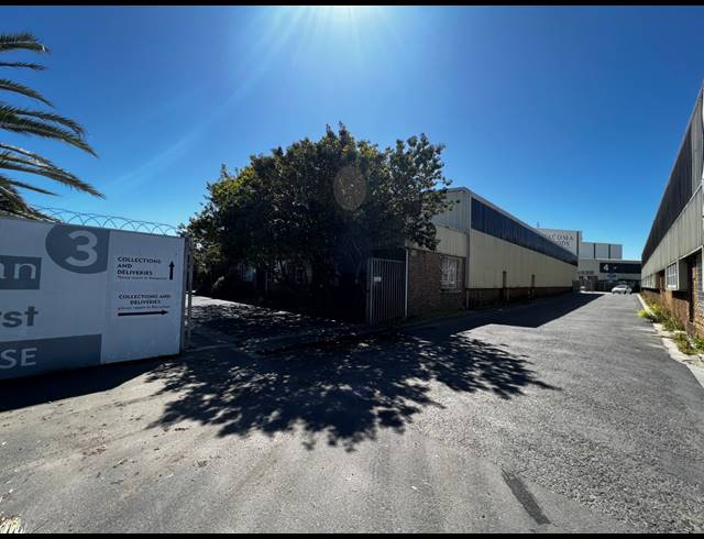 1,273M² WAREHOUSE FOR SALE IN AIRPORT INDUSTRIA